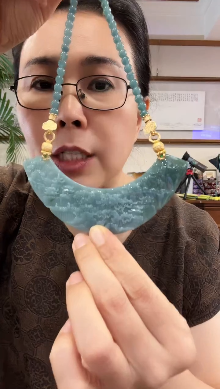 翡翠未镶嵌颈饰国风