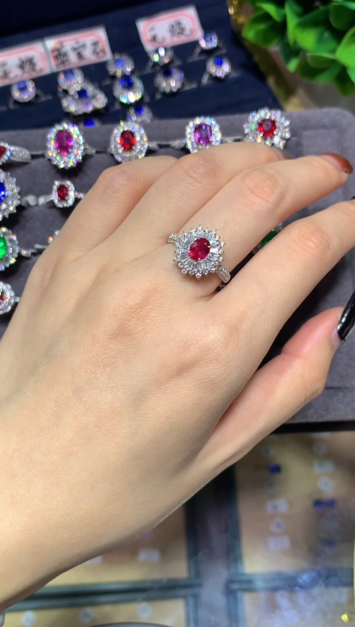 18K金镶嵌戒指红宝石1.04CT