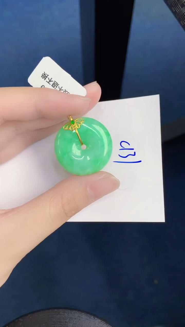 翡翠18K金镶嵌颈饰000000000