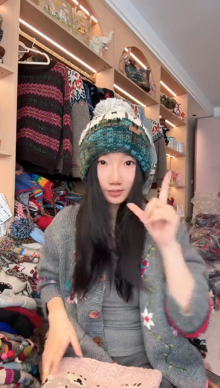 羊毛炫蓝色小羊翻边