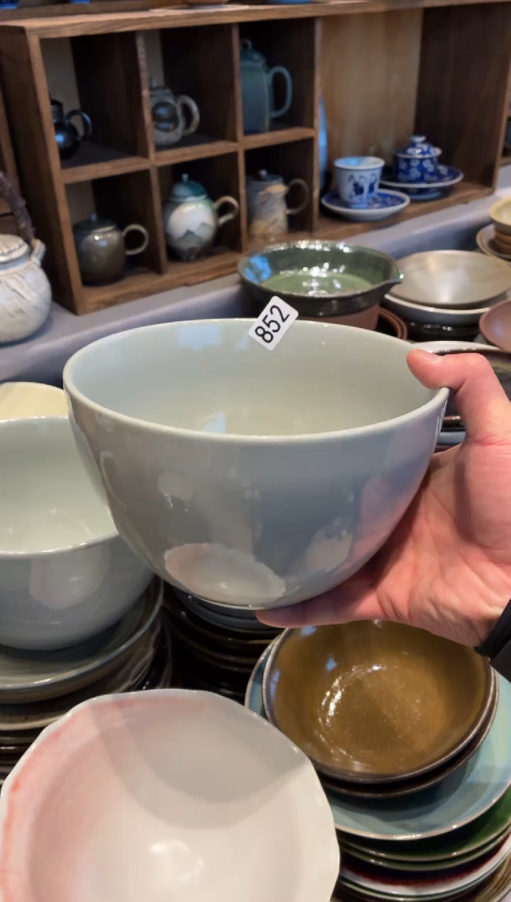 瓷片莨*852微瑕灰色鸡盅1个