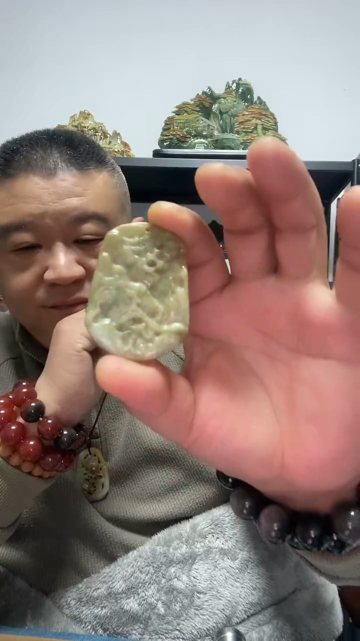 吊坠(赠链)未镶嵌翡翠黄翡山水牌吊坠