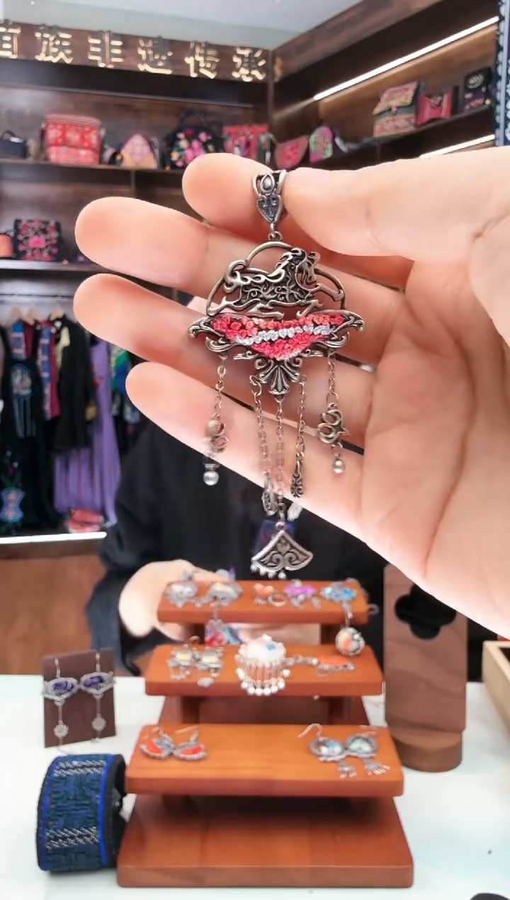 【闪购商品】织绣145蚩梦苗族古绣