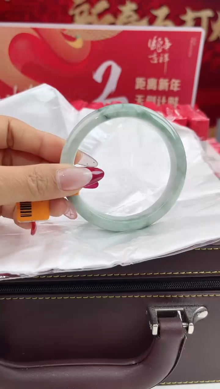 【闪购商品】翡翠手镯未镶嵌10翡翠手镯（微瑕）