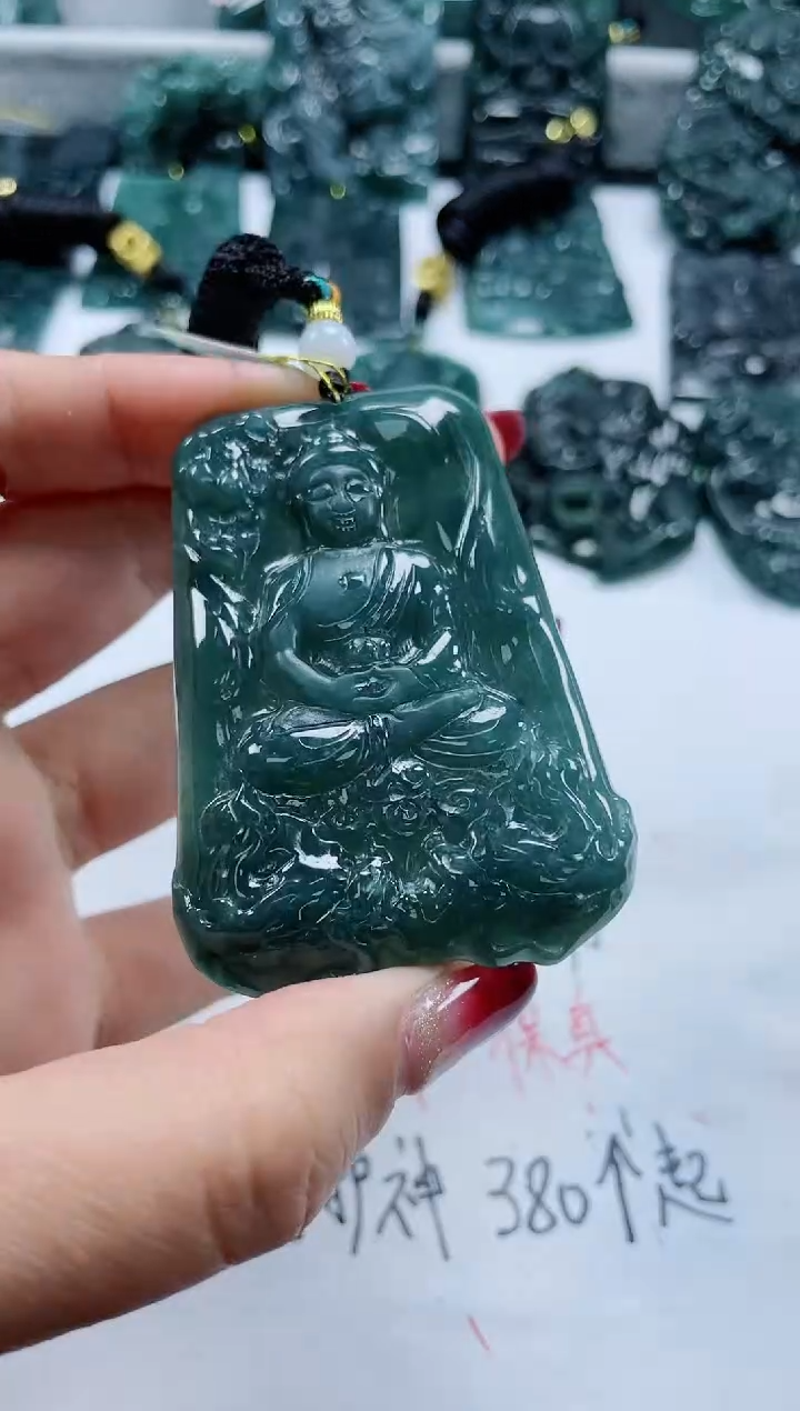 【闪购商品】翡翠颈饰未镶嵌         