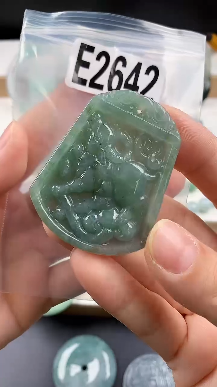 颈饰未镶嵌翡翠天然翡翠吊坠挂件