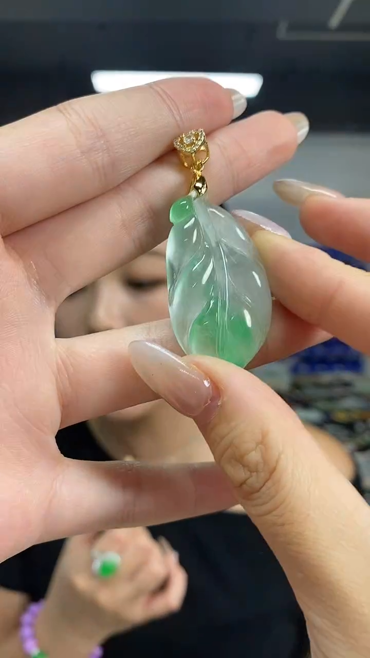 颈饰未镶嵌翡翠多样性发其一颜色微差