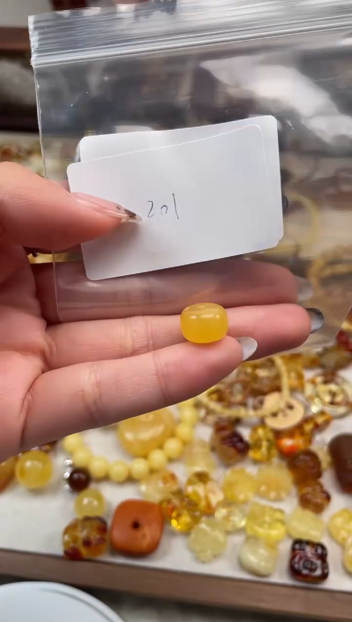 【闪购商品】蜜蜡裸石未镶嵌201，