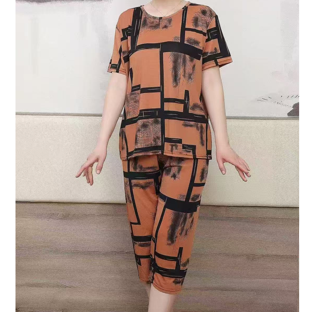 B909卡格子印花冰雪丝妈妈装