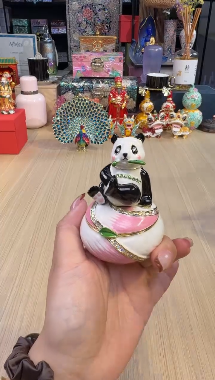 48七宝粉色熊猫 
