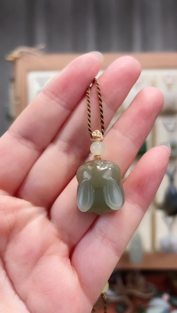 颈饰未镶嵌和田玉新疆且末料趴趴兔挂件19*17*13.4毫米