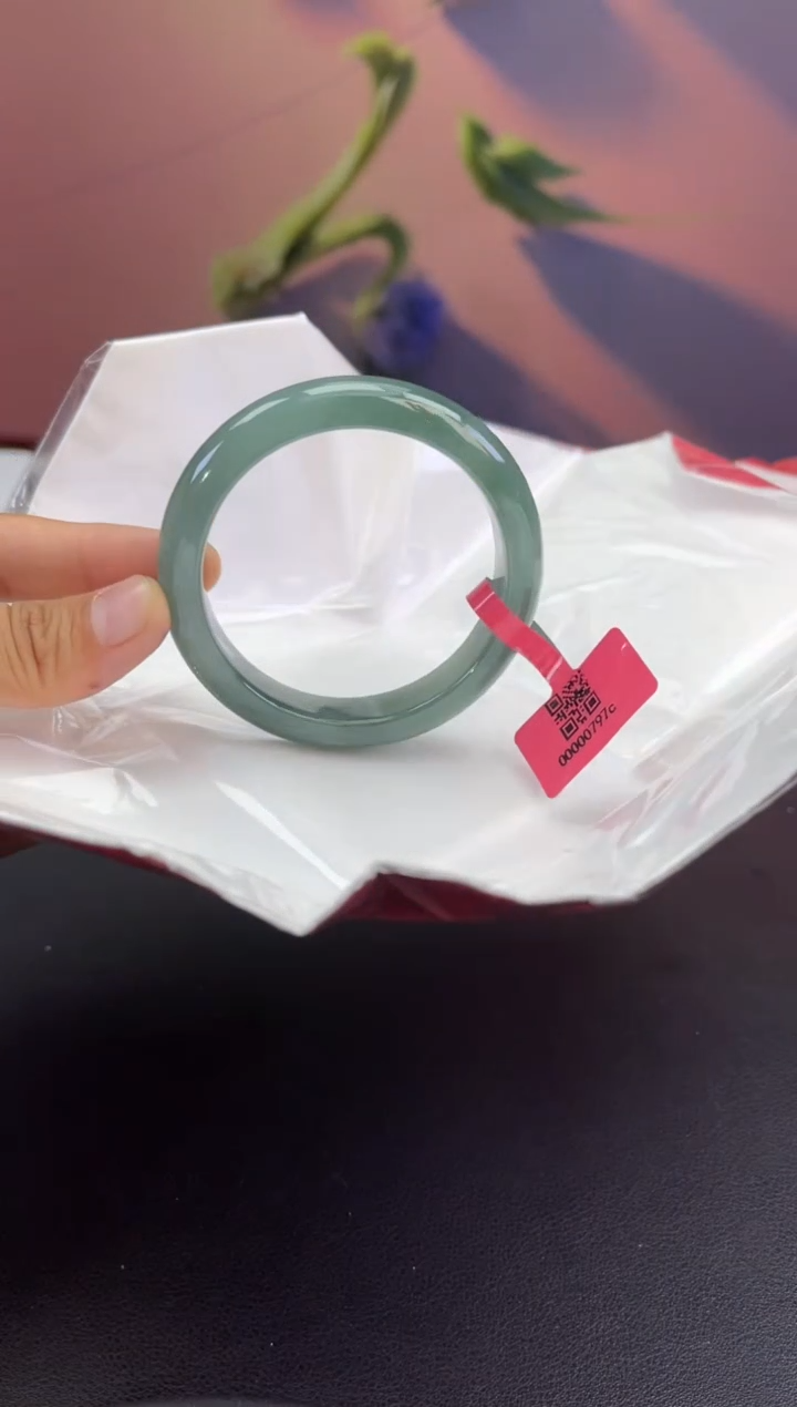 翡翠未镶嵌手镯翡翠手镯2