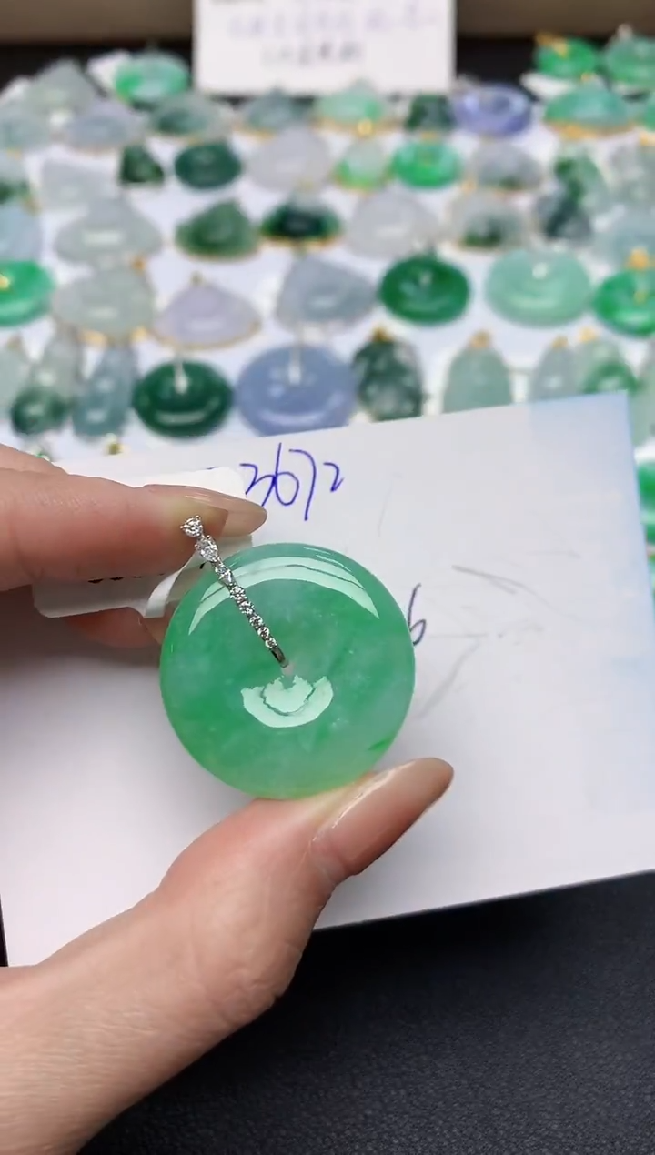 颈饰18K金镶嵌翡翠天然缅甸A货翡翠百元以上9元证书费自理