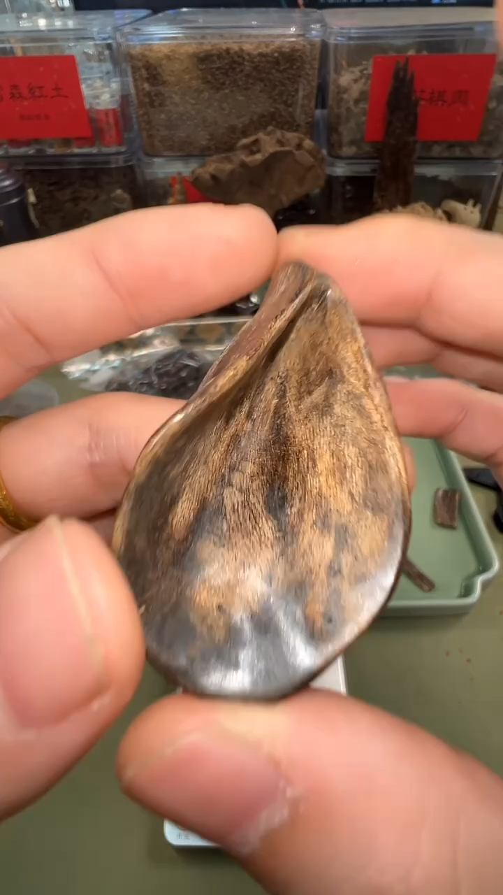 哇****学柬埔寨沉水原料10.6g+