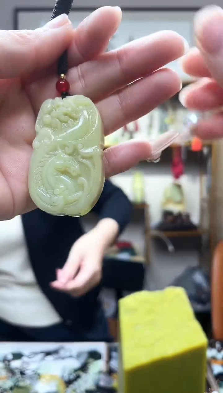 未镶嵌岫玉吊坠·