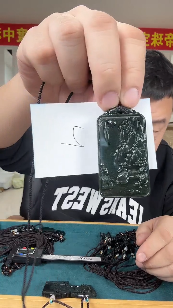 未镶嵌岫玉颈饰演****户多样性发货一件