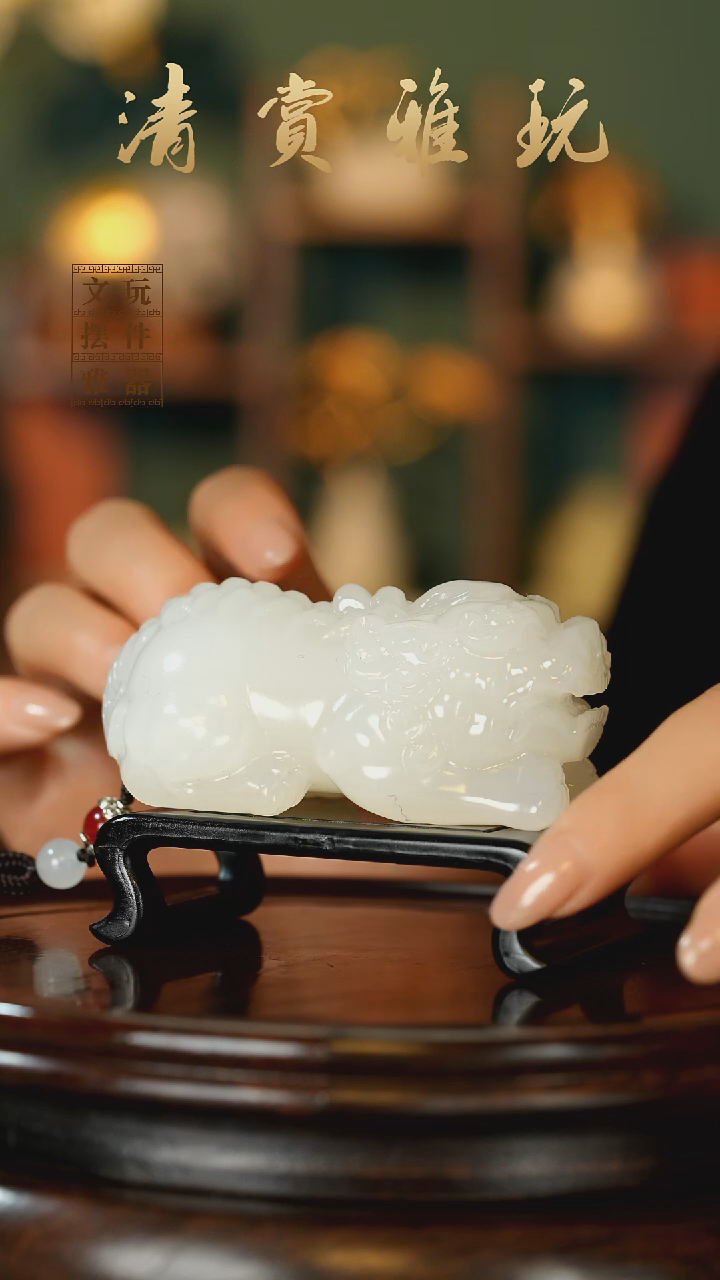 玉《守望貔貅》手把件摆件