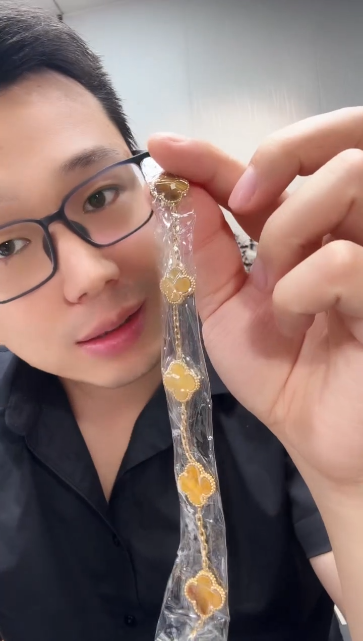 18K金镶嵌手链木变石（虎睛石）C****y黄色k黄，五花手链