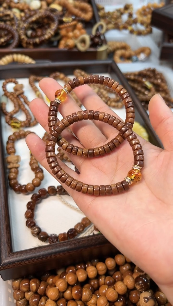 琥珀吊坠(赠链)未镶嵌库克卡7*4mm药片【琥珀圆珠】设计款单圈