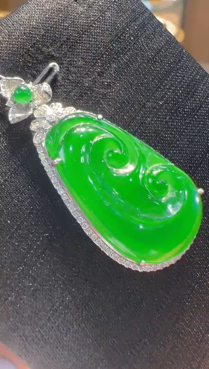 【闪购商品】翡翠吊坠(不含链)18K金镶嵌          