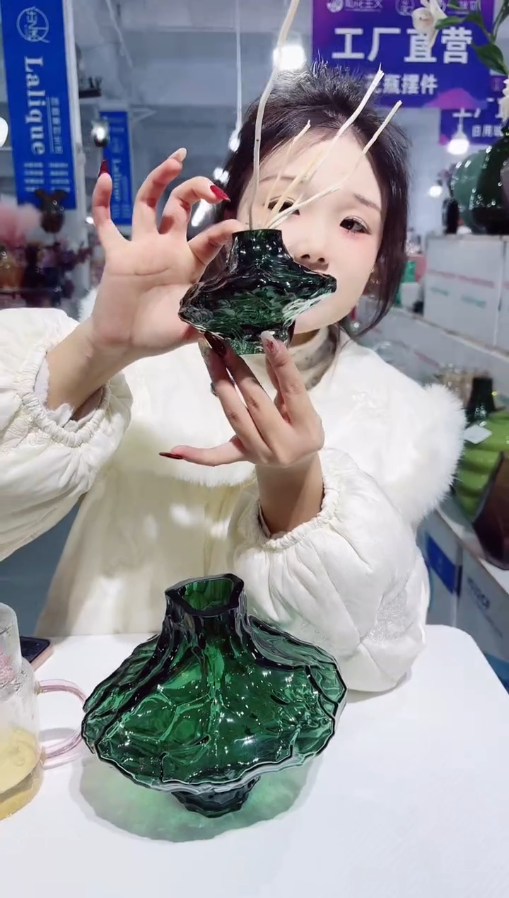 【闪购商品】玻璃L-绿色峡谷迷你花瓶