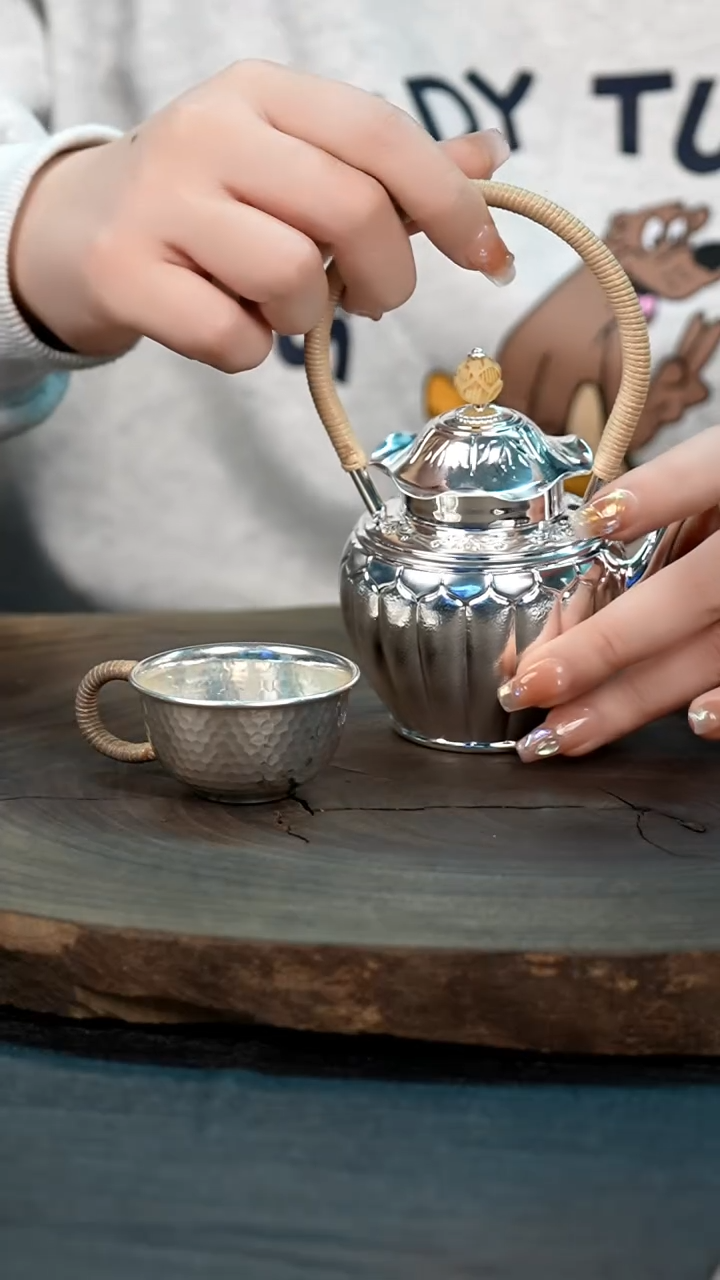 【闪购商品】手工锤纹银提梁壶+1杯子