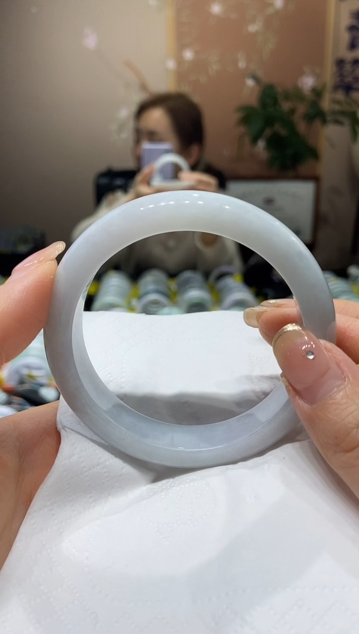 【闪购商品】翡翠手镯未镶嵌60圈口