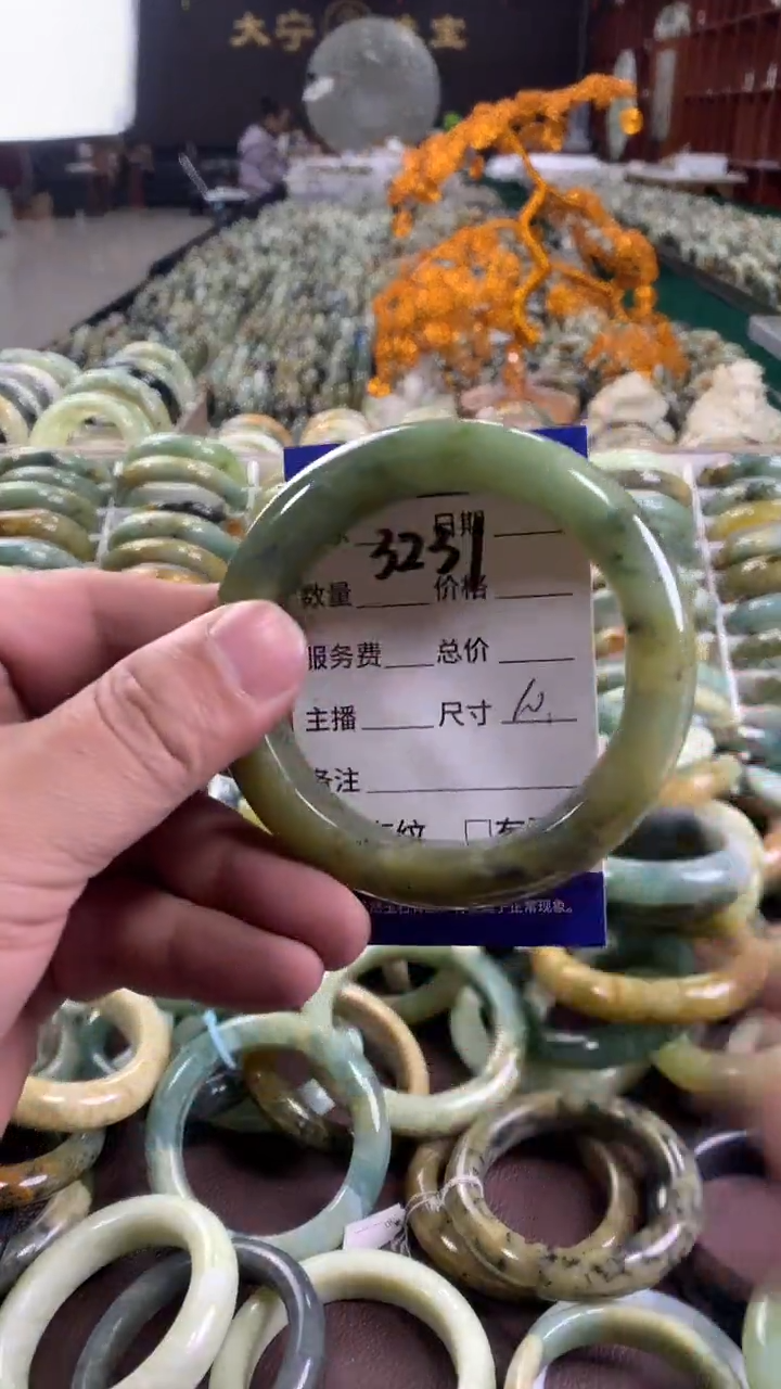 未镶嵌蛇纹石玉手镯3231