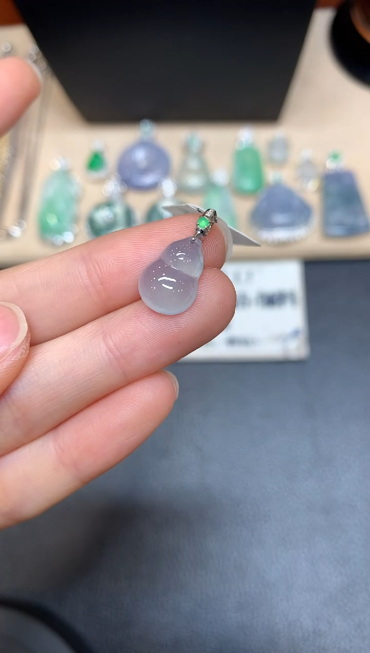 【闪购商品】翡翠颈饰18K金镶嵌葫芦【无服务费