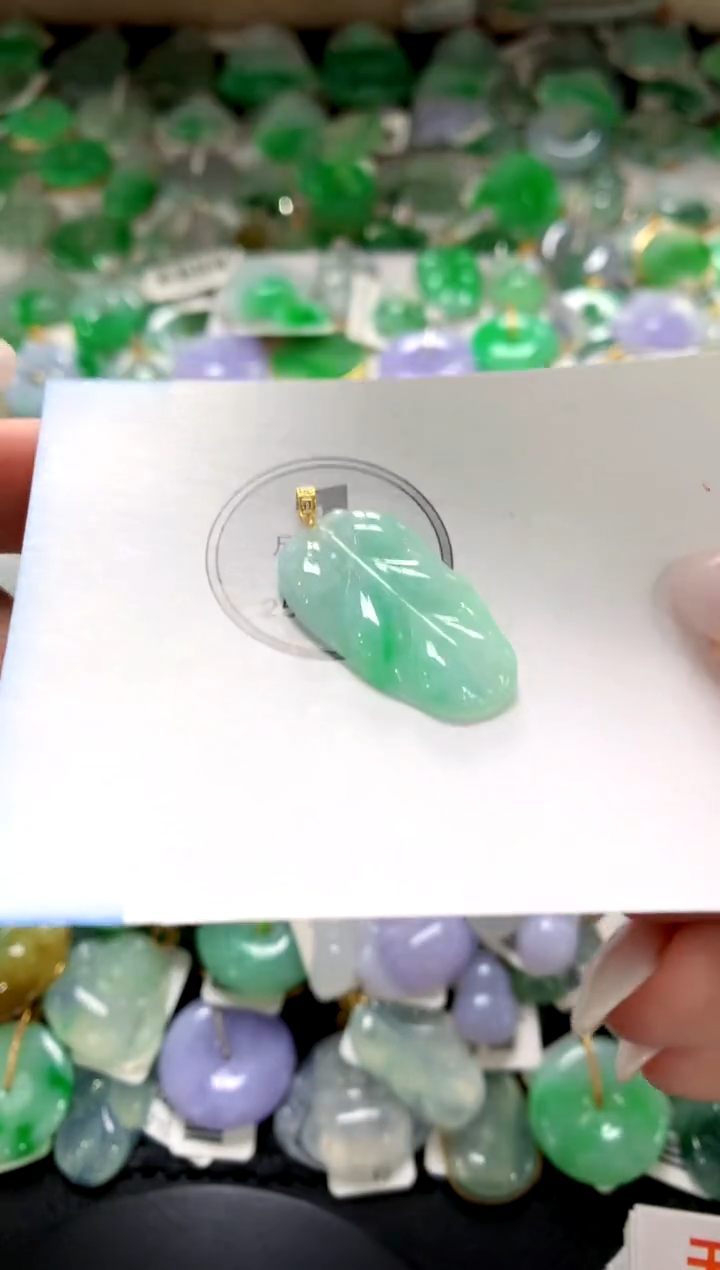 翡翠18K金镶嵌颈饰1111111111111111