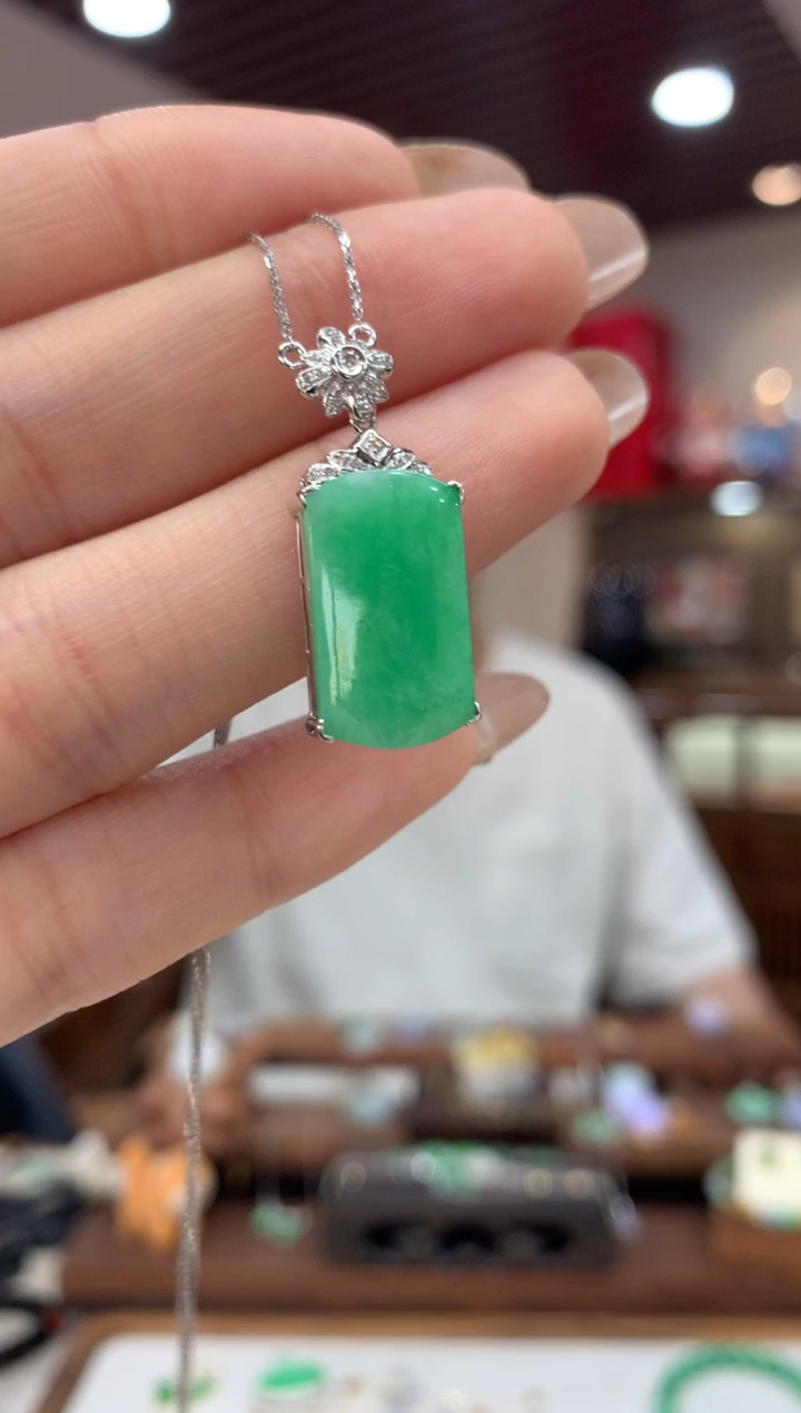 【闪购商品】翡翠吊坠(不含链)18K金镶嵌无事牌