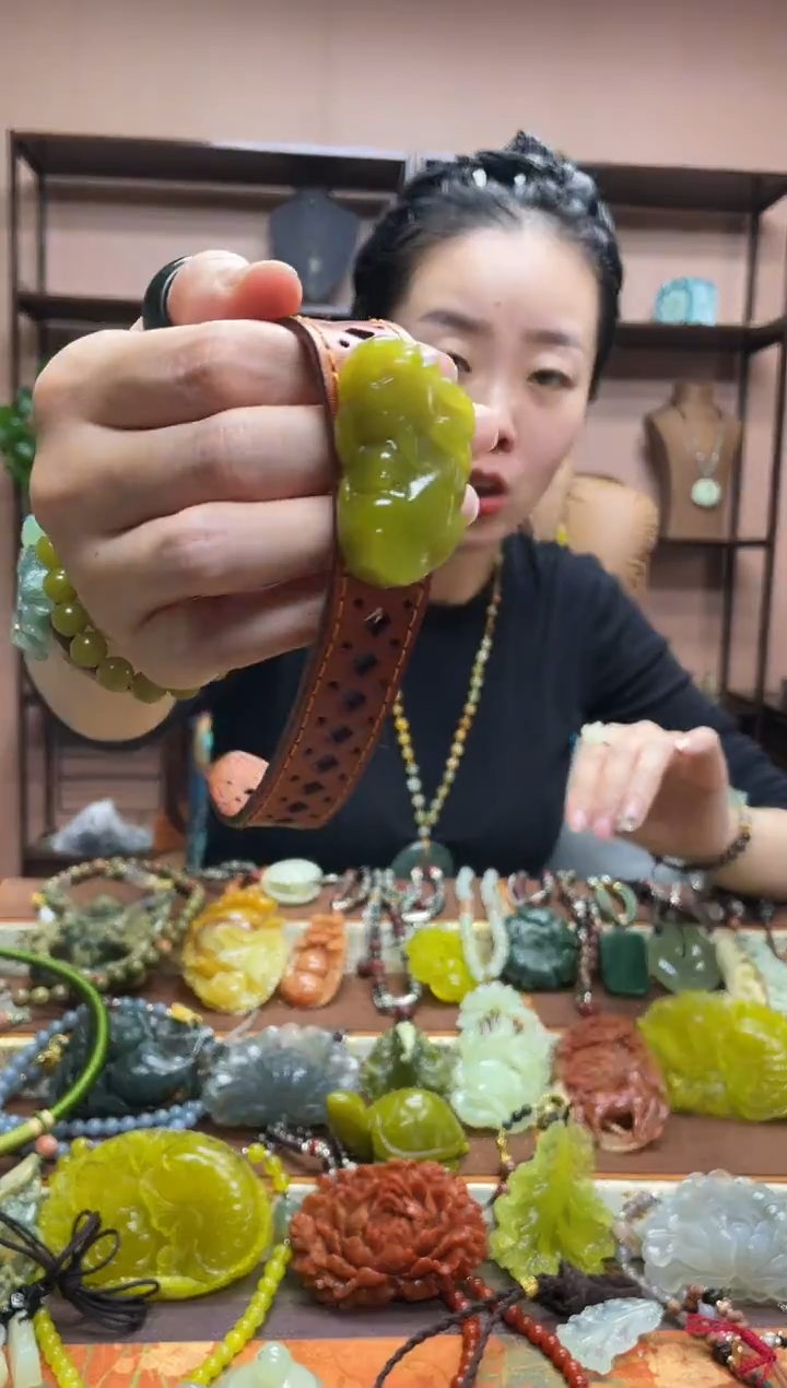 未镶嵌岫玉吊坠多样性发货发其中之一