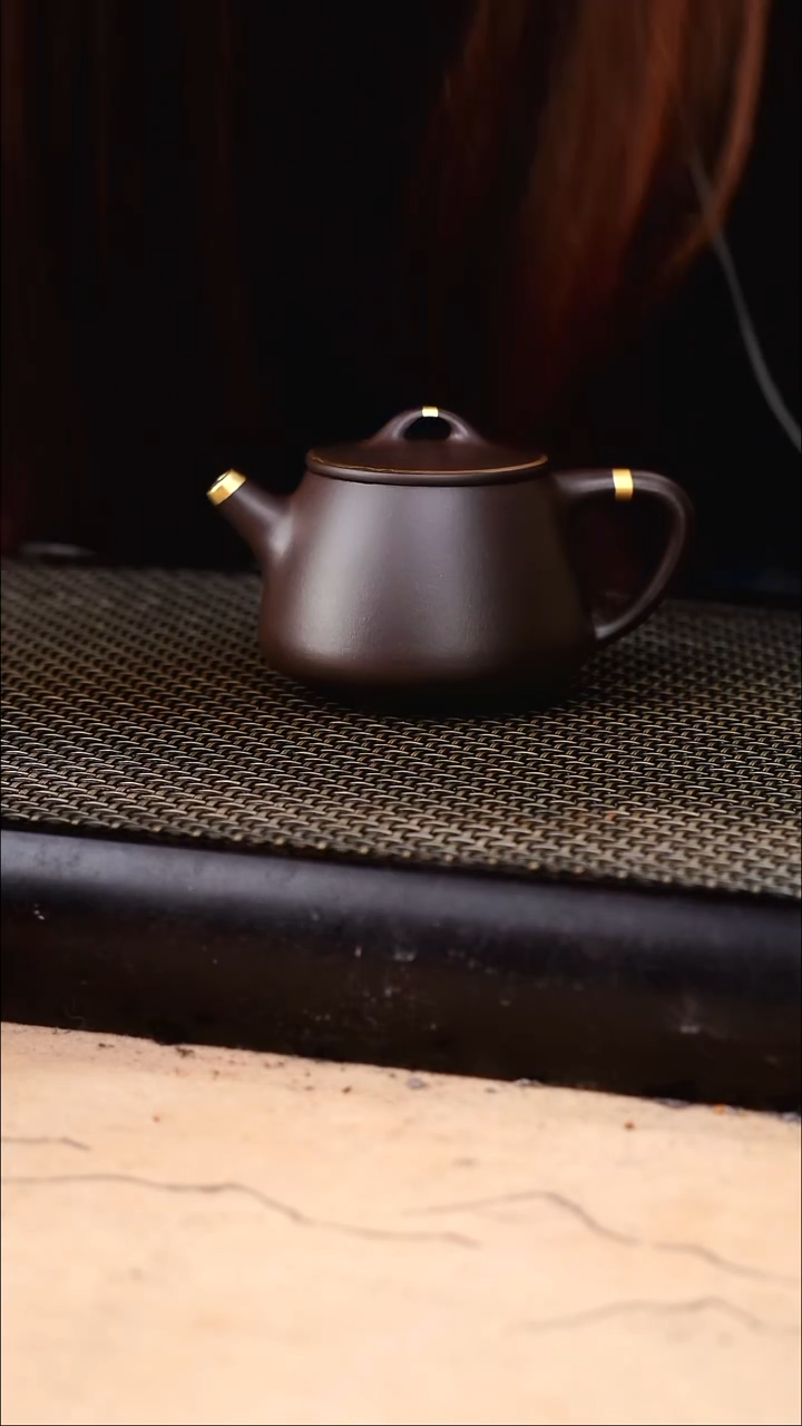 茶壶紫砂四号井茄皮紫泥描金新款高瓢130cc