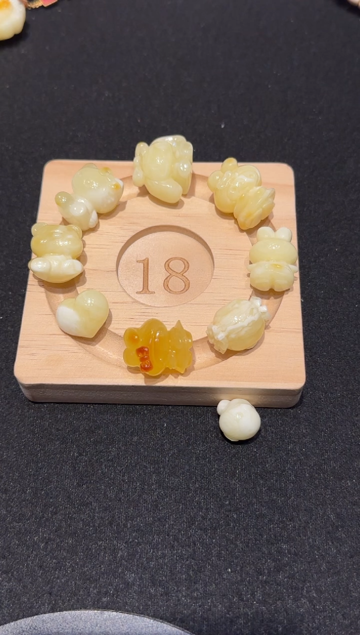 琥珀未镶嵌珠宝奇石今****呢手串