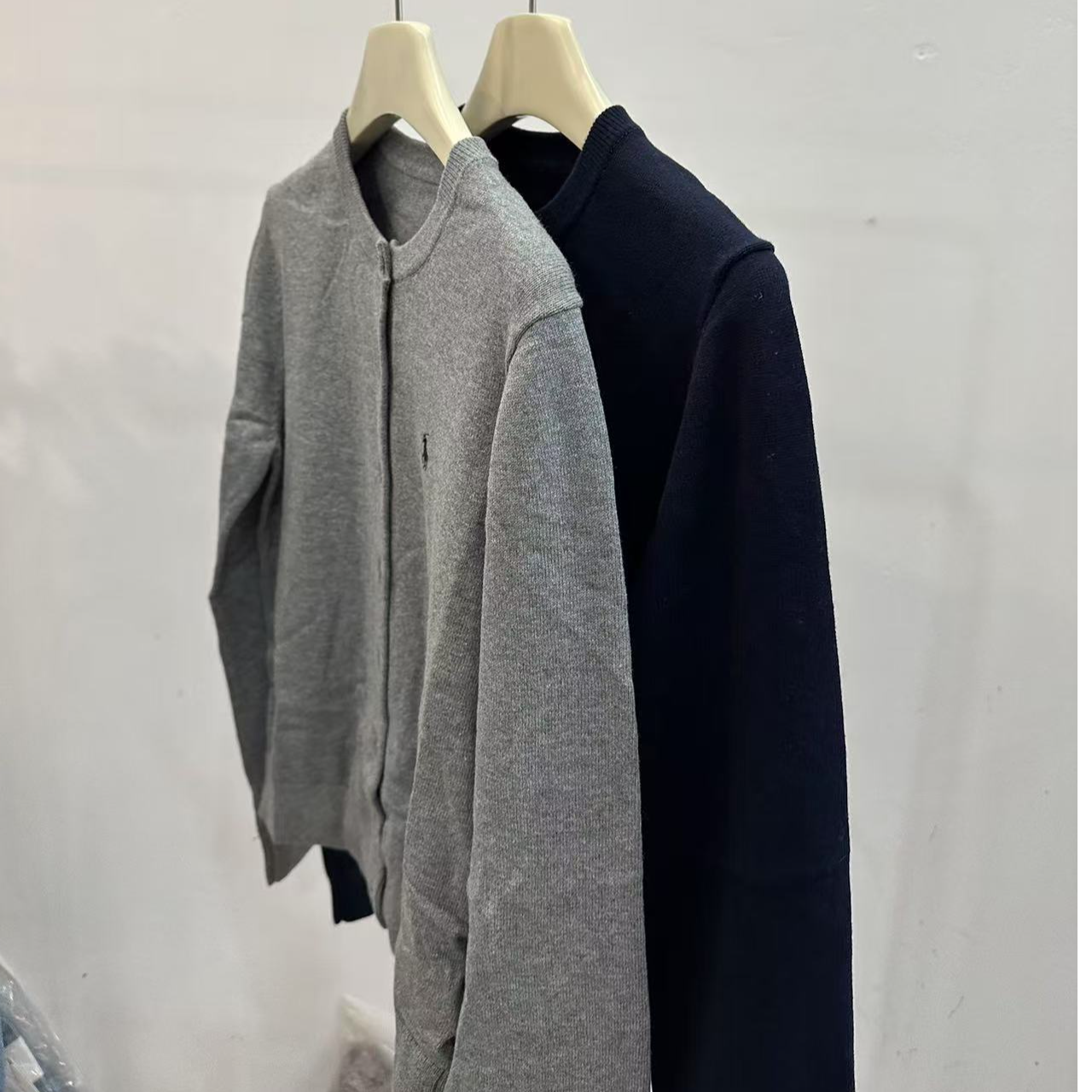 南油高品纯棉针织平面带刺绣毛衣开衫