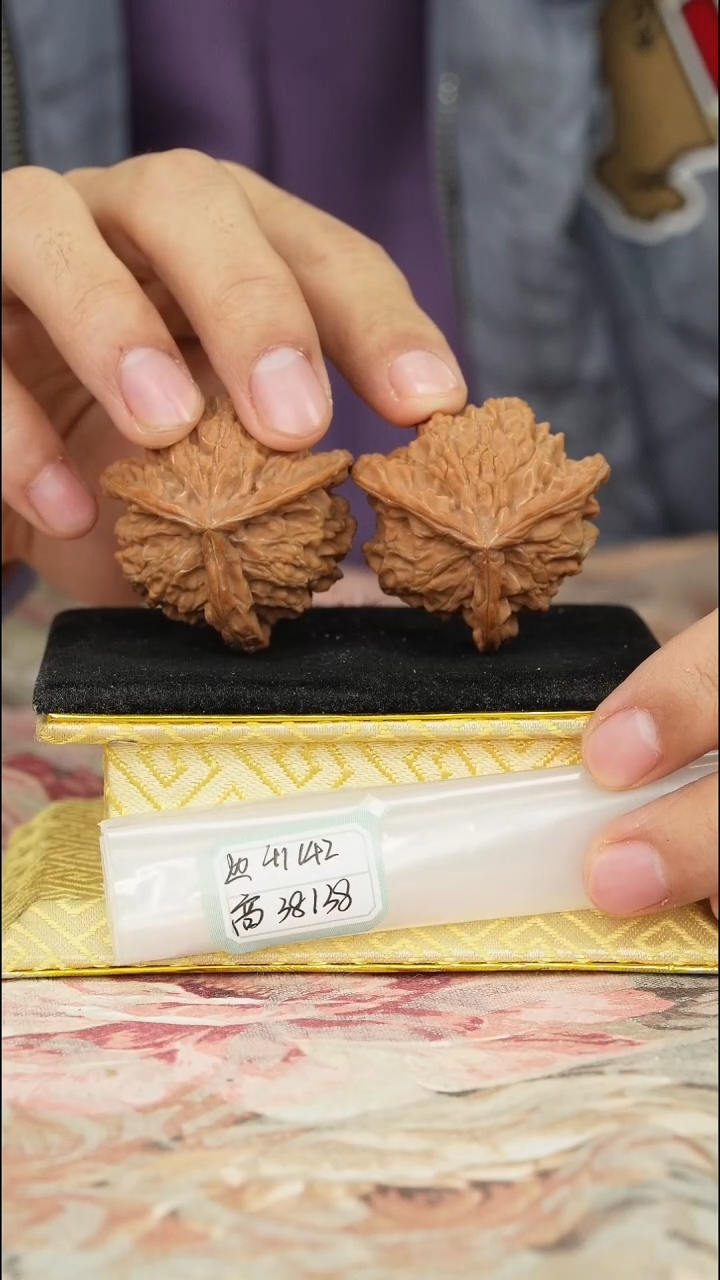 【闪购商品】文玩核桃把件盘山三棱