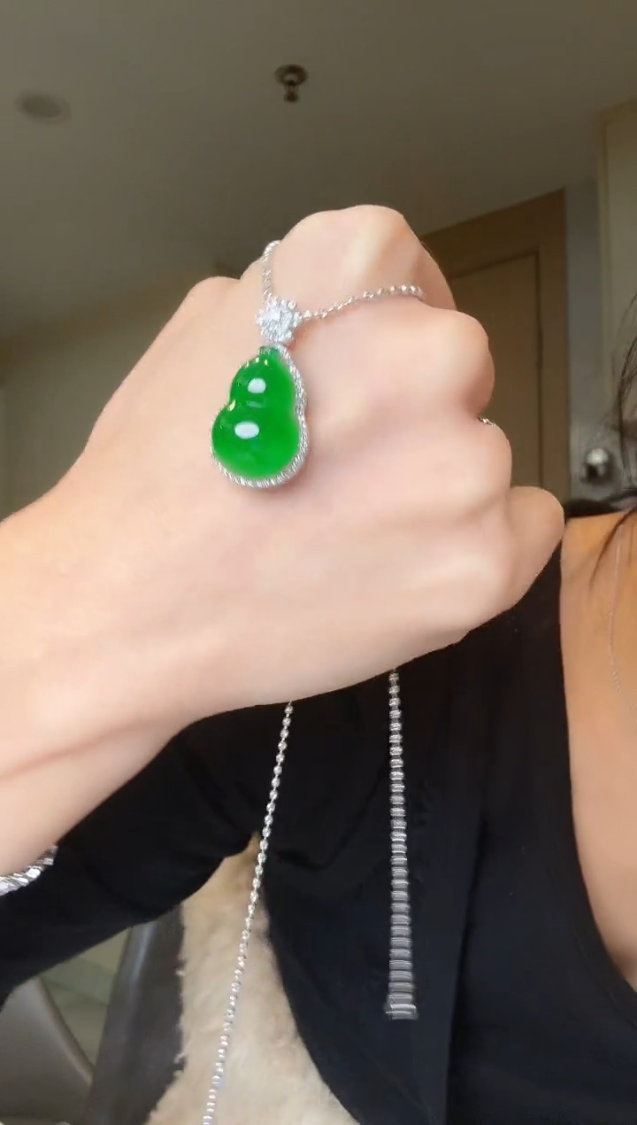 【闪购商品】翡翠吊坠(不含链)18K金镶嵌天然翡翠吊坠