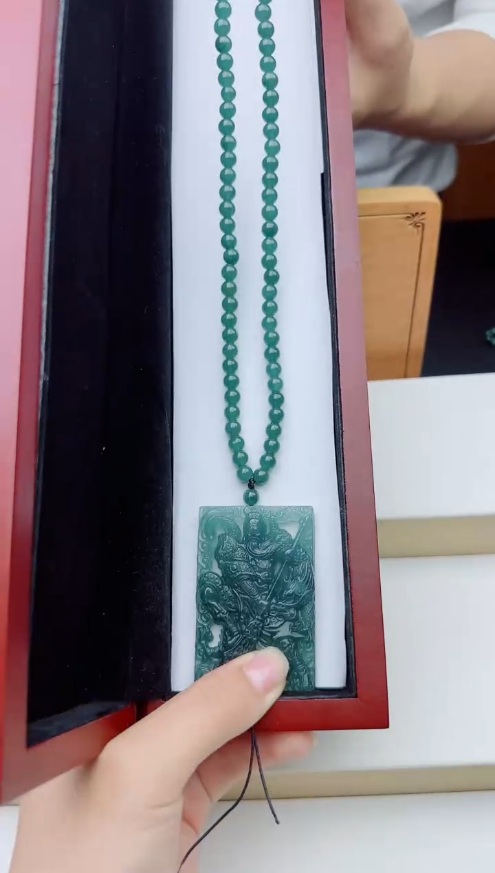 颈饰未镶嵌翡翠多样性发其一