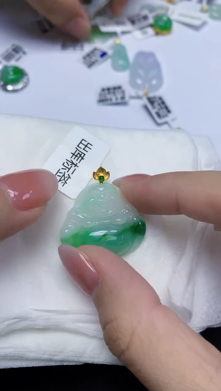 颈饰18K金镶嵌翡翠天然缅甸翡翠A货多样性发一件