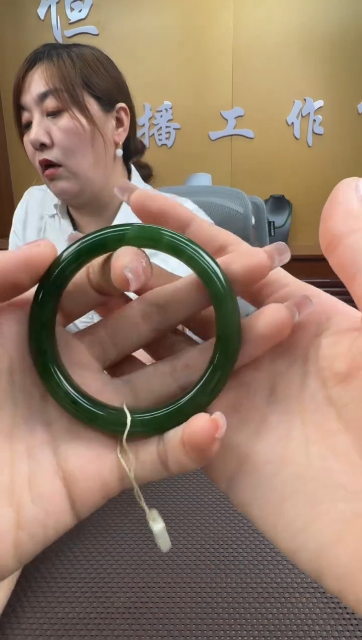 【闪购商品】和田玉手镯未镶嵌56