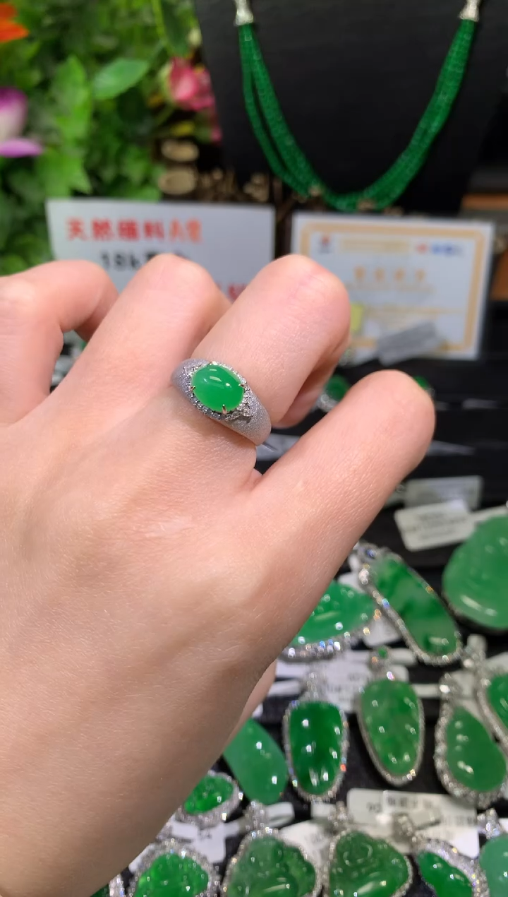 【闪购商品】翡翠戒指18K金镶嵌蛋面