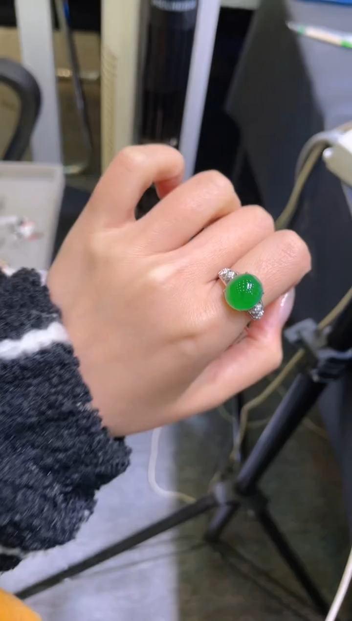 【闪购商品】翡翠吊坠(不含链)18K金镶嵌A80