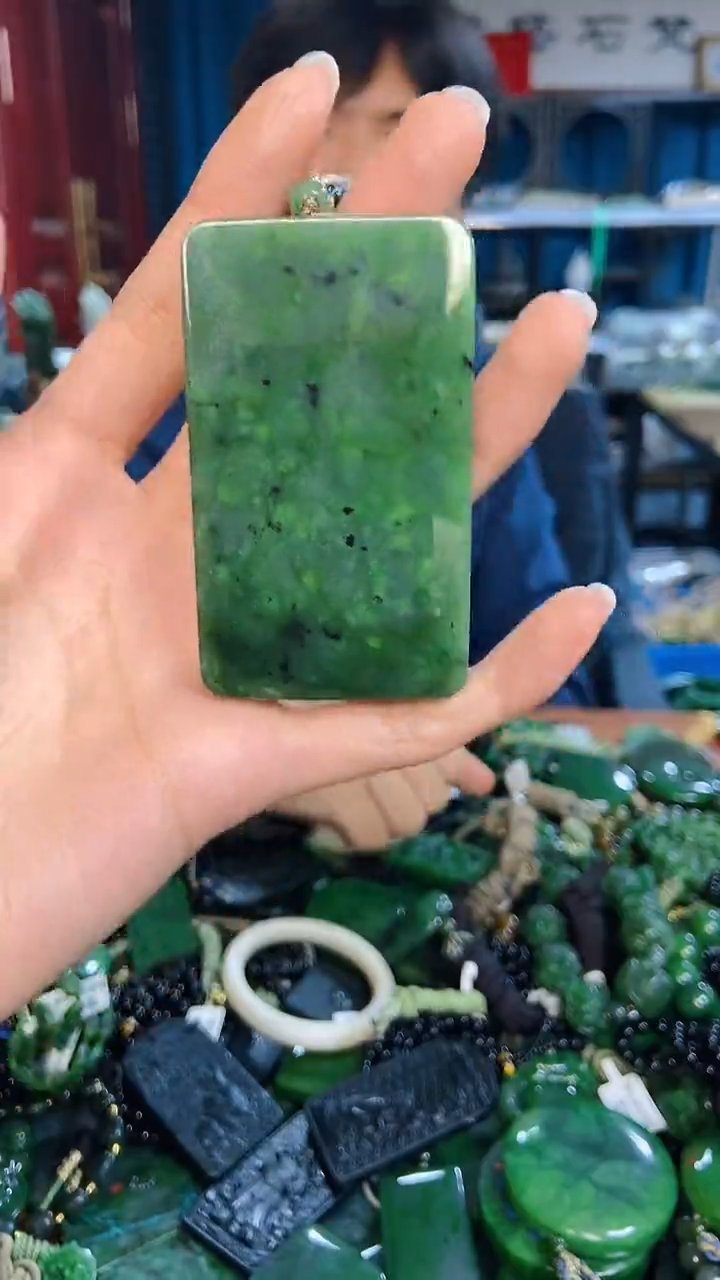 未镶嵌和田玉挂件1