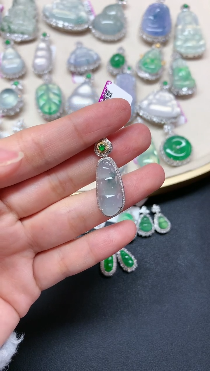 【闪购商品】翡翠吊坠(不含链)18K金镶嵌A42|3980