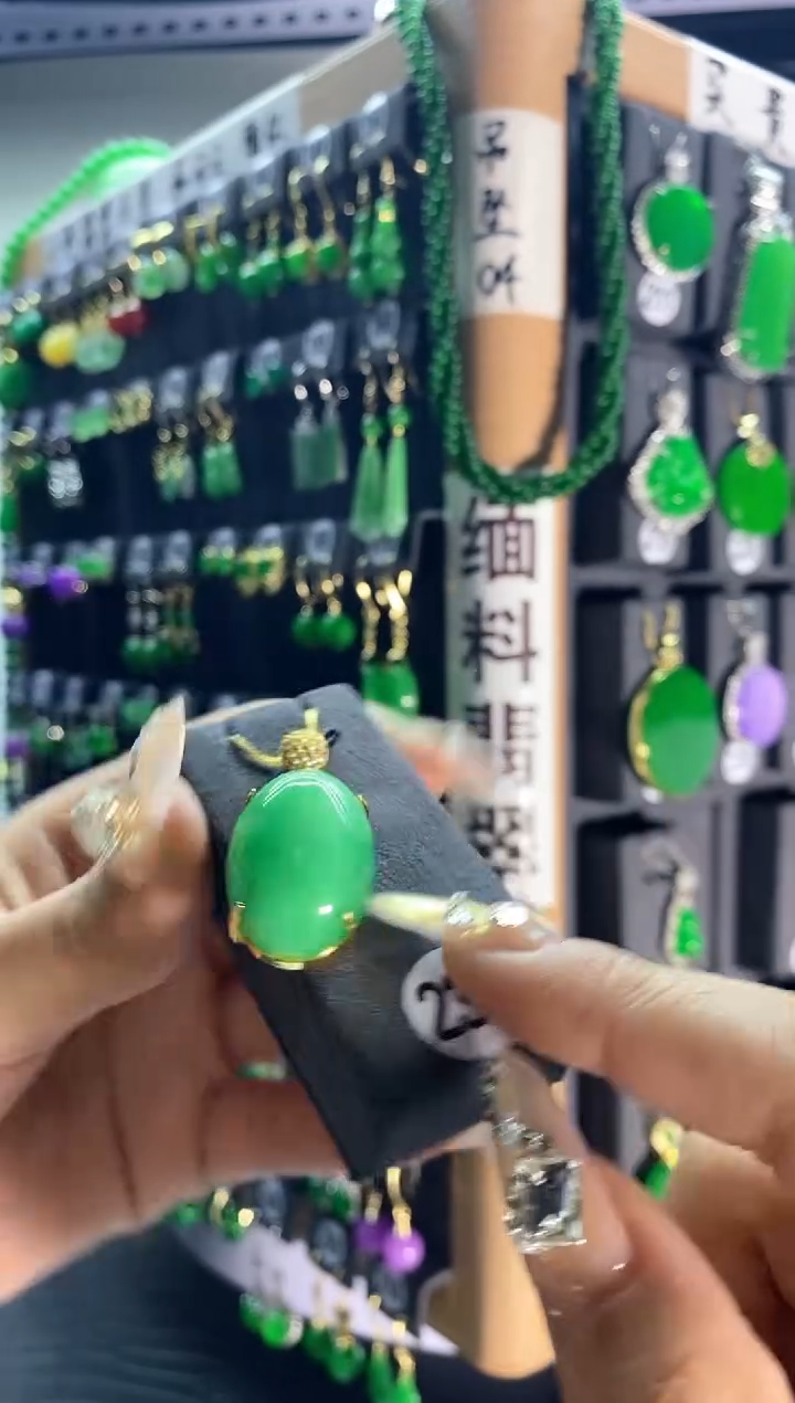 【闪购商品】翡翠耳饰银S925镶嵌236...