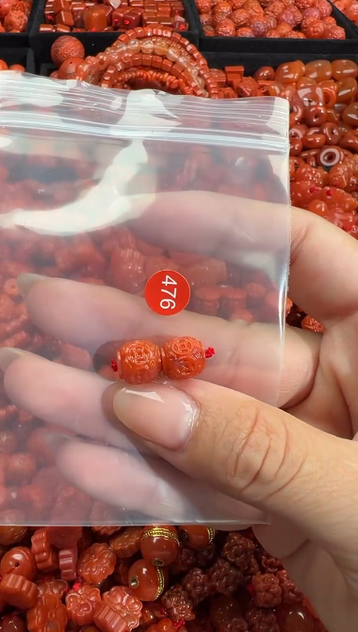 南红玛瑙未镶嵌颈饰1