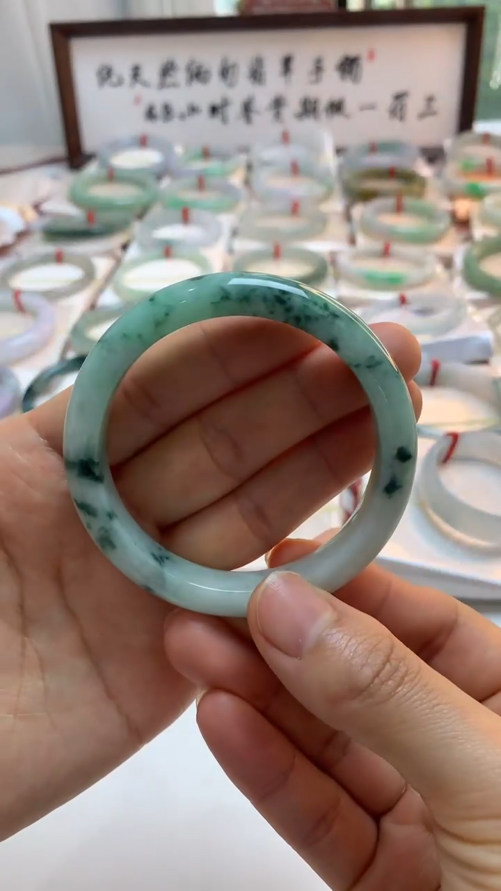 未镶嵌手镯翡翠54.8飘花