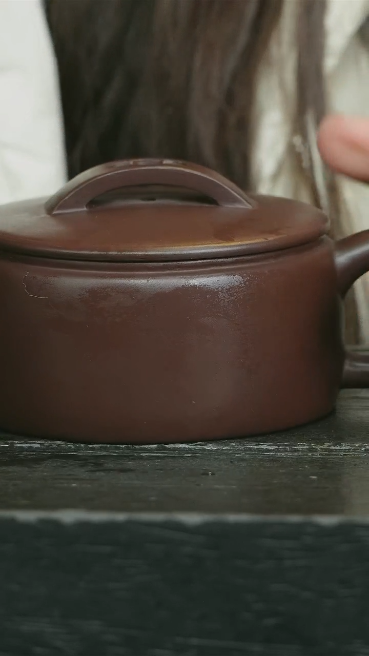 【闪购商品】紫砂茶壶紫脂泥光素汉瓦xr