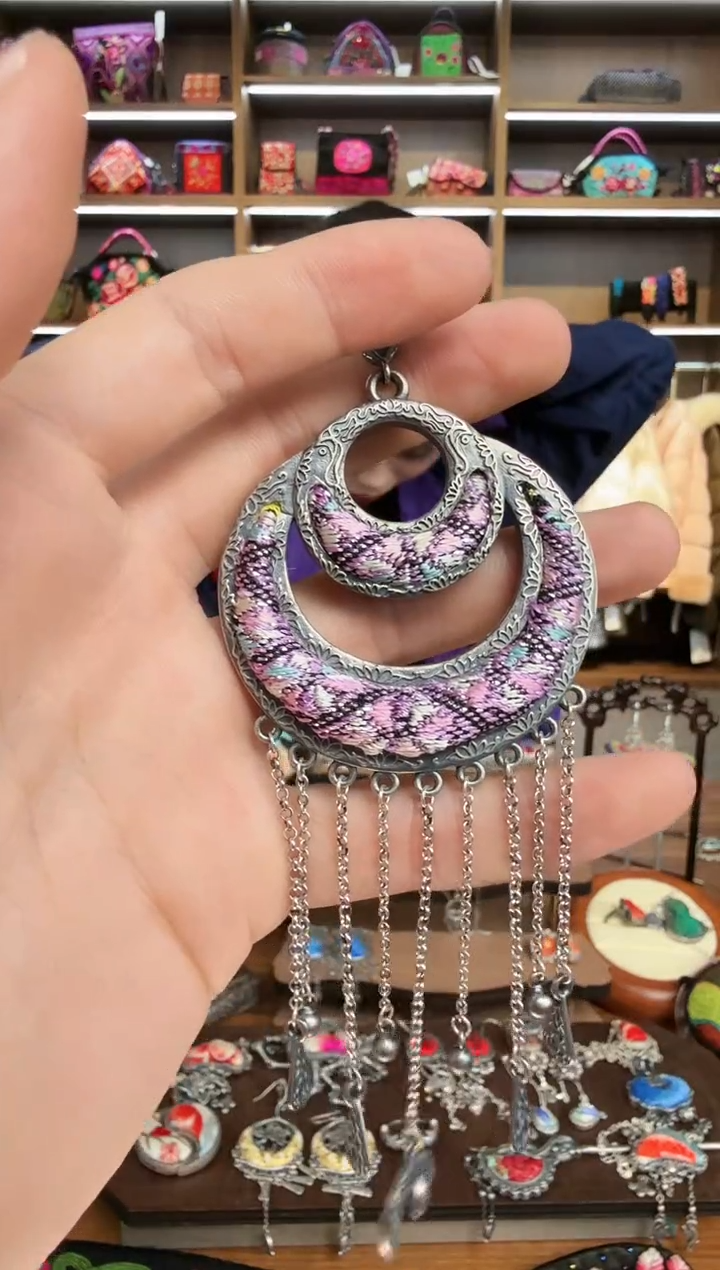 【闪购商品】织绣74蒙阿苏苗绣传承