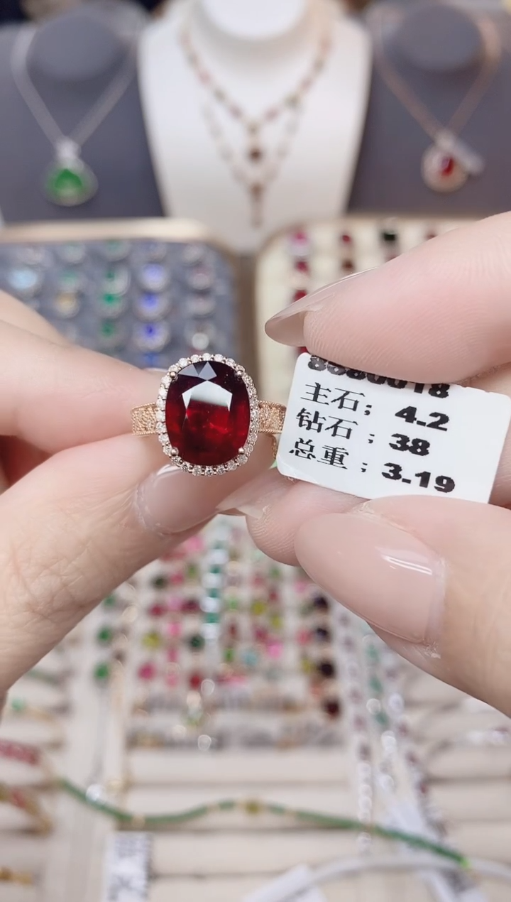 18K金镶嵌碧玺戒指碧玺4.2CT